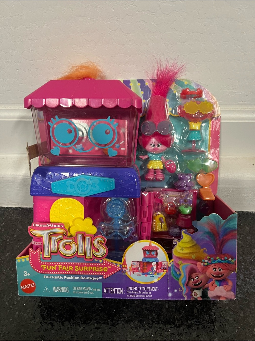 DreamWorks Trolls Fun Fair Surprise Pink Fashion Boutique Playset NIB $25